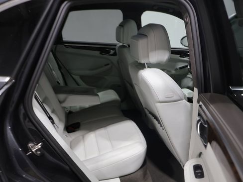 Used 2021 Porsche Macan Turbo AWD/4WD image 18