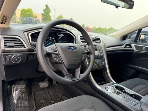 Used 2018 Ford Fusion SE FWD image 15