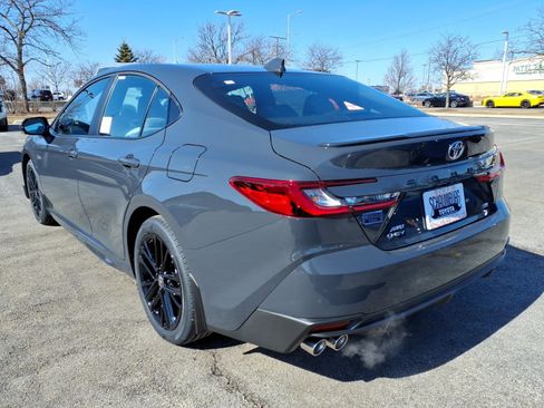 Used 2026 Toyota Camry SE image 5