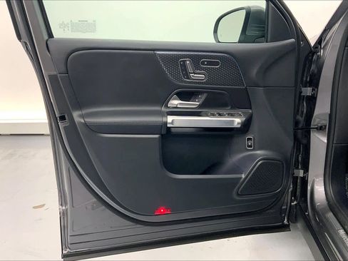 Used 2025 Mercedes-Benz GLB 250 image 19