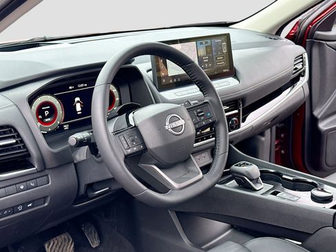 Certified 2025 Nissan Rogue SL w/ Tech Package image 4