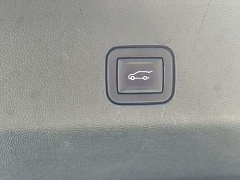 Certified 2022 Cadillac Escalade Premium Luxury image 11