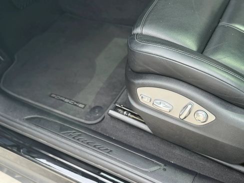 Used 2018 Porsche Macan Sport Edition AWD/4WD image 30