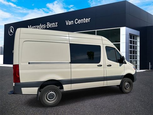 Used 2024 Mercedes-Benz Sprinter 2500 image 3