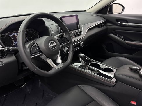 Used 2024 Nissan Altima 2.5 SR FWD image 8