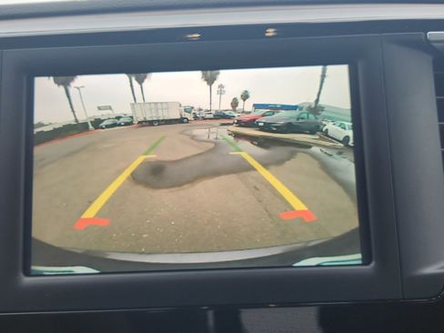 Used 2023 Chrysler Voyager LX image 16