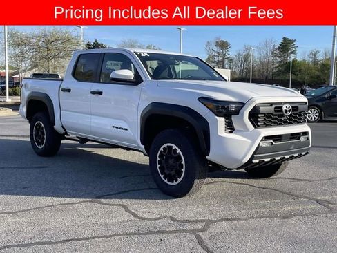 Used 2024 Toyota Tacoma TRD Off-Road AWD/4WD image 7