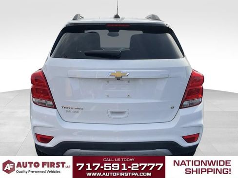 Used 2018 Chevrolet Trax LT w/ LT Convenience Package AWD/4WD image 3