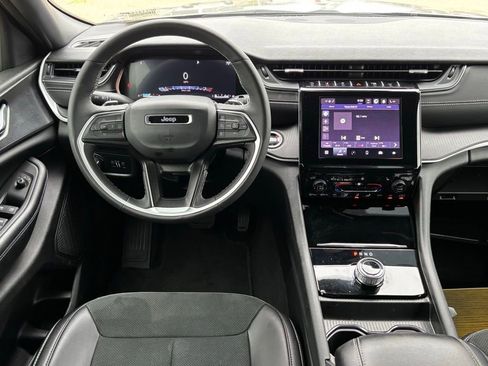 Used 2025 Jeep Grand Cherokee L Altitude RWD image 7