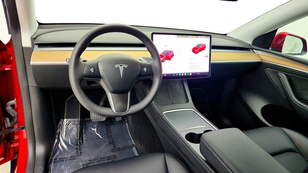 Used 2024 Tesla Model Y 2WD image 12
