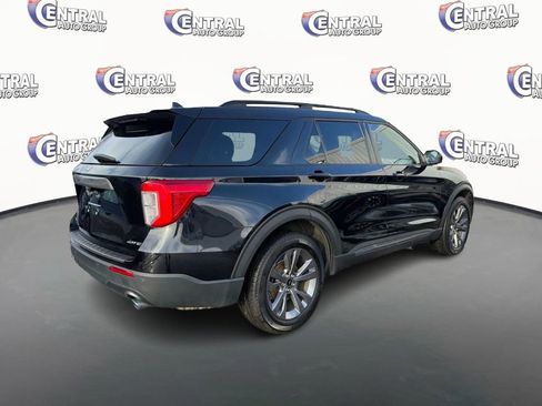 Used 2022 Ford Explorer XLT w/ Equipment Group 202A image 5