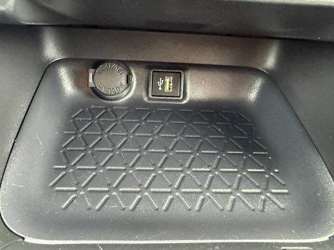 Used 2025 Toyota RAV4 LE AWD/4WD image 43