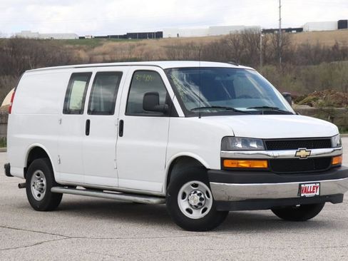 Used 2024 Chevrolet Express 2500 w/ Driver Convenience Package RWD image 2