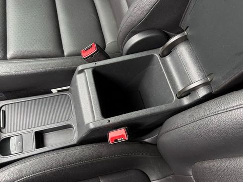 Used 2017 Volkswagen Tiguan S image 19