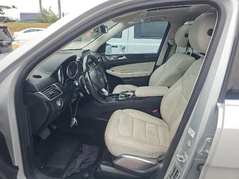 Used 2017 Mercedes-Benz GLS 550 4MATIC image 4