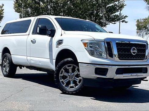 Used 2017 Nissan Titan SV RWD image 2