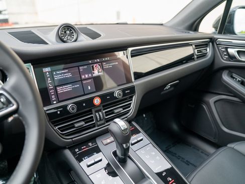 Certified 2026 Porsche Macan AWD/4WD image 15