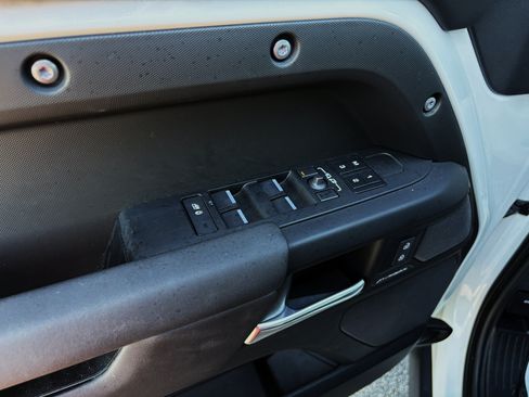 Used 2025 Land Rover Defender 110 S AWD/4WD image 18