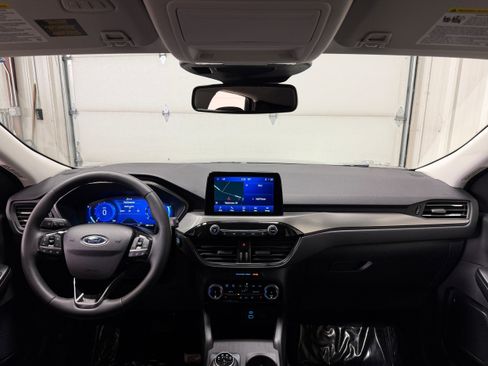 Certified 2022 Ford Escape Titanium image 3