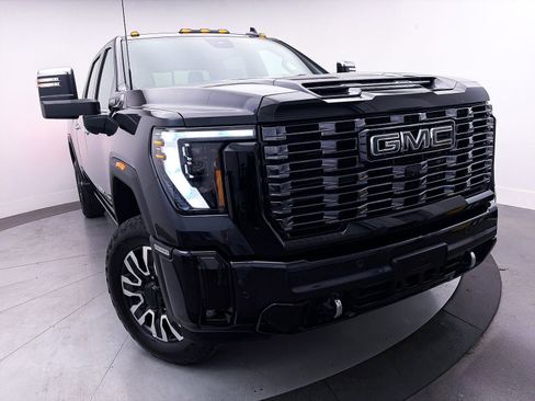 Used 2025 GMC Sierra 2500 Denali Ultimate image 3