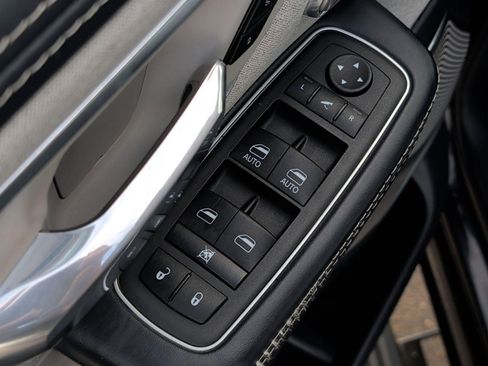Used 2022 RAM 1500 Limited AWD/4WD image 9