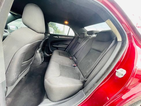 Used 2019 Chrysler 300 Touring w/ Chrome Appearance Package RWD image 14