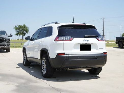 Used 2019 Jeep Cherokee Latitude Plus w/ Comfort/Convenience Group FWD image 5