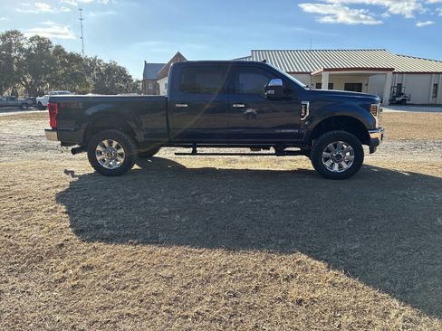 Used 2019 Ford F250 Lariat w/ Lariat Ultimate Package image 4