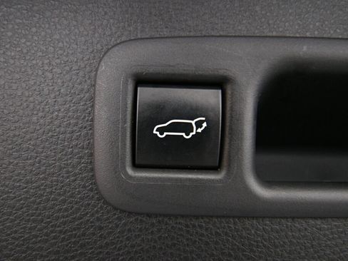 Used 2023 Toyota Highlander XLE AWD/4WD image 26
