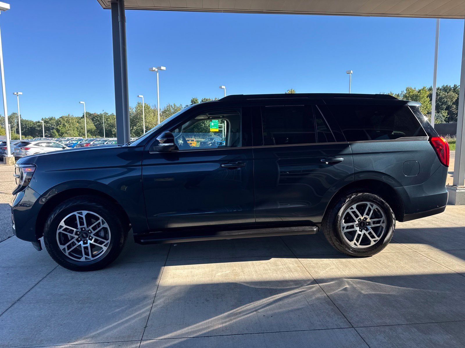 Certified 2025 Ford Expedition Active AWD/4WD image 4