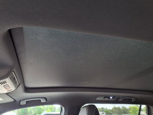 Used 2023 Volkswagen Tiguan SE R-Line FWD image 15