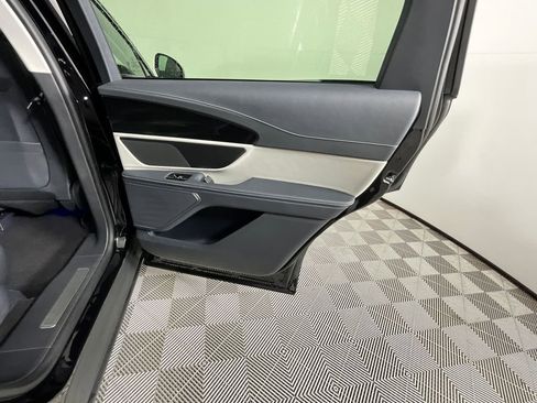 Used 2025 Lincoln Nautilus Premier image 23