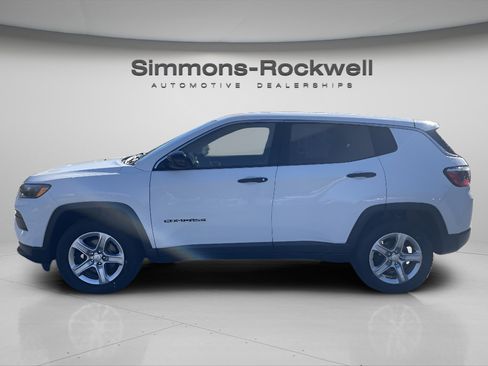 Used 2023 Jeep Compass Sport image 8