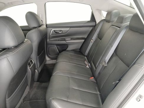 Used 2017 Nissan Altima 2.5 SL w/ Moonroof Package FWD image 11