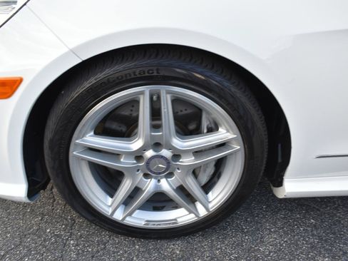 Used 2013 Mercedes-Benz E 550 4MATIC Sedan image 32
