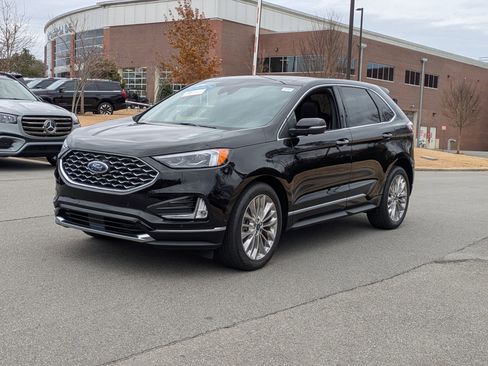 Certified 2022 Ford Edge Titanium w/ Equipment Group 301A image 8