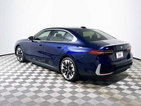 Used 2025 BMW i5 eDrive40i w/ Premium Package image 5