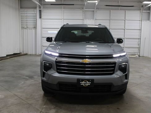 New 2026 Chevrolet Traverse LT w/ Sun and Wheel Package FWD image 3