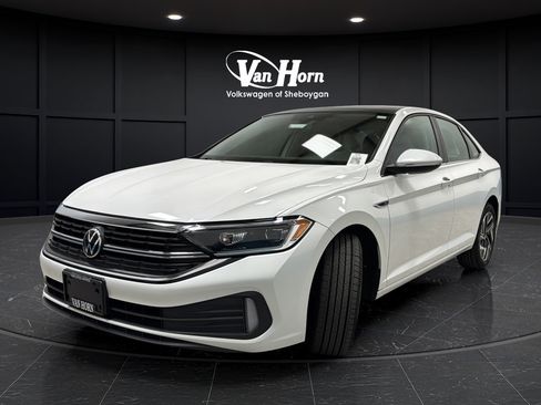 Used 2023 Volkswagen Jetta SEL FWD image 3