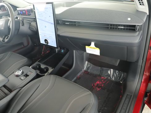 Used 2024 Ford Mustang Mach-E Premium image 19