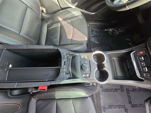 Used 2021 GMC Terrain SLT image 18