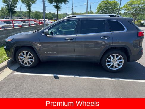 Used 2016 Jeep Cherokee Limited image 11