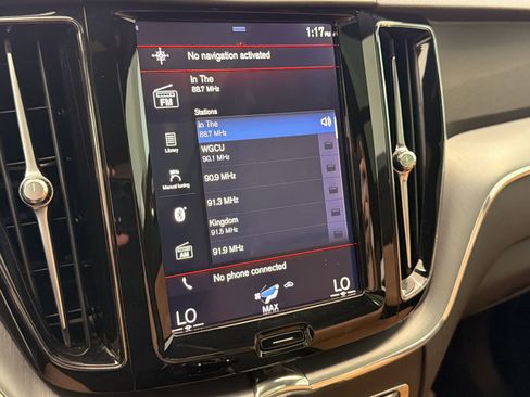 Used 2020 Volvo XC60 T5 Momentum w/ Protection Package Premier FWD image 24