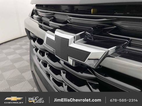 Used 2025 Chevrolet Trax RS w/ Sunroof Package FWD image 29