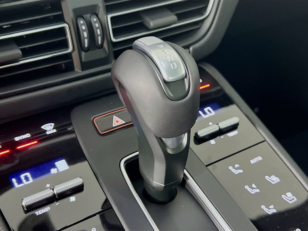Certified 2026 Porsche Macan AWD/4WD image 19