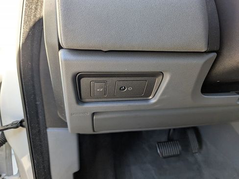 Used 2017 Land Rover Range Rover Evoque SE Premium image 26