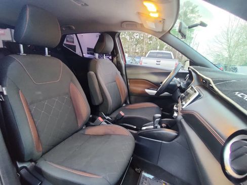 Used 2019 Nissan Kicks SR image 8