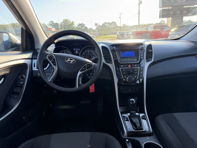 Used 2017 Hyundai Elantra GT FWD image 11