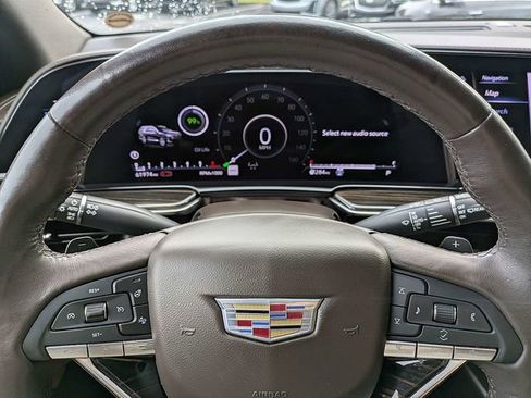 Used 2022 Cadillac Escalade Premium Luxury AWD/4WD image 31
