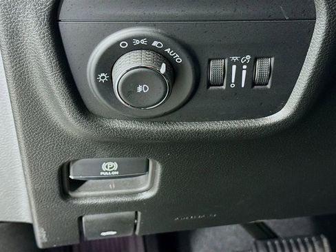 Used 2025 Jeep Grand Cherokee Limited w/ Trailer Tow Package AWD/4WD image 11